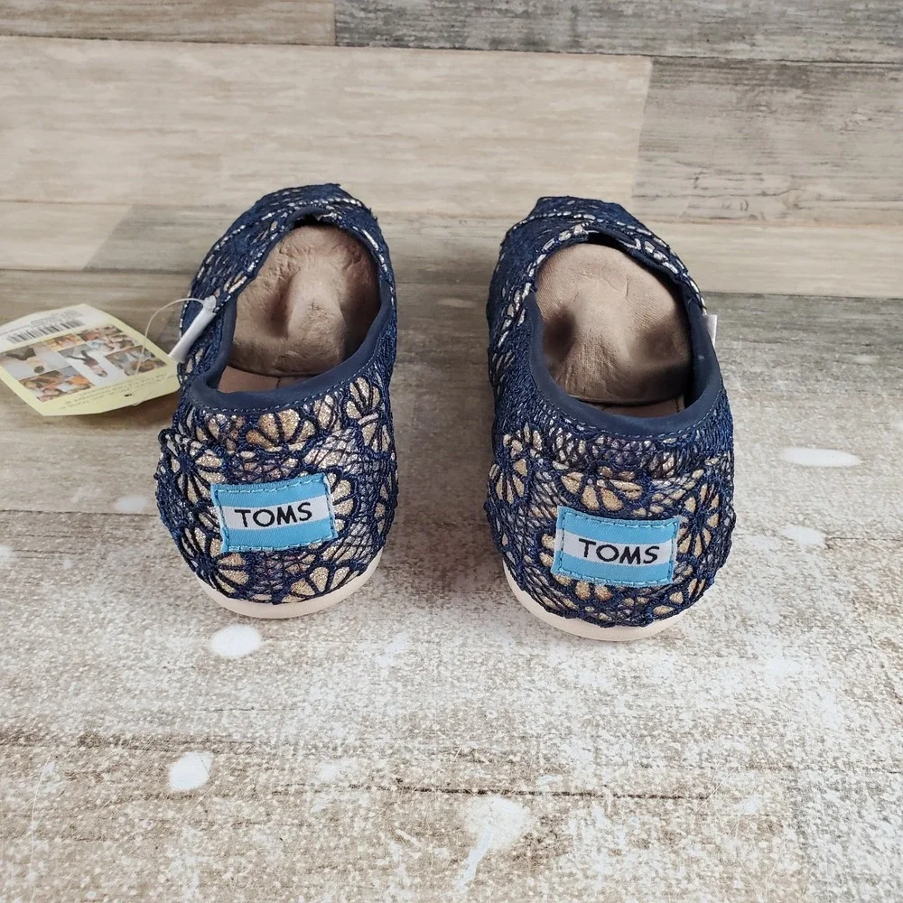 Toms Classics Slip On Flats Sz 5.5‎ Casual Shoes Gold Navy Crochet Glitter